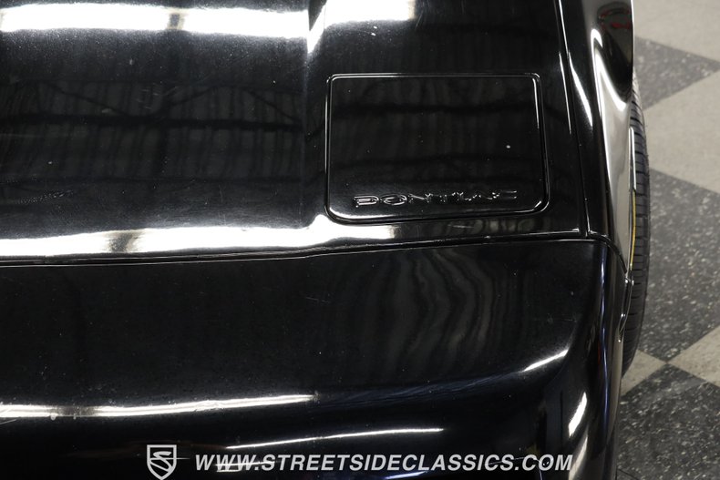 Pontiac-Fiero-1988-Black-Gray-28