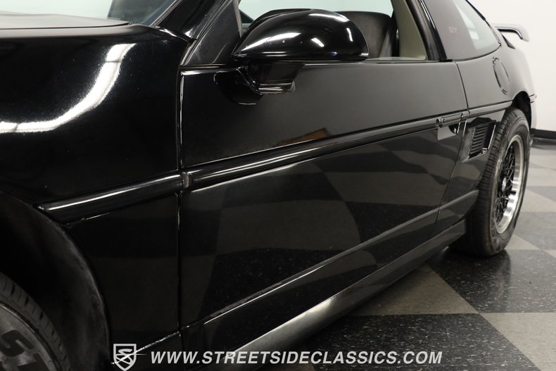 Pontiac-Fiero-1988-Black-Gray-29