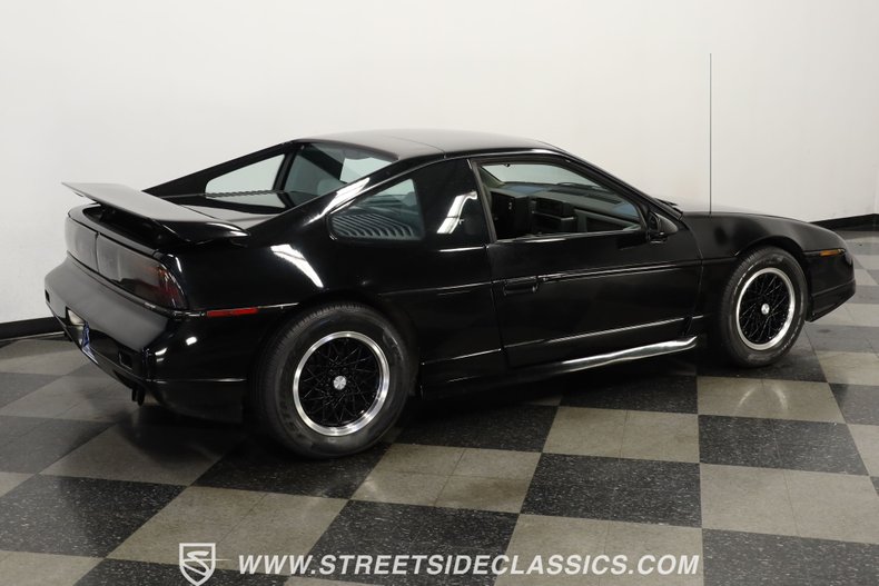 Pontiac-Fiero-1988-Black-Gray-3