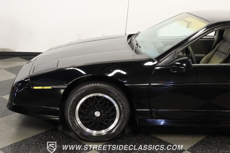 Pontiac-Fiero-1988-Black-Gray-31