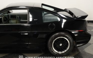Pontiac-Fiero-1988-Black-Gray-32