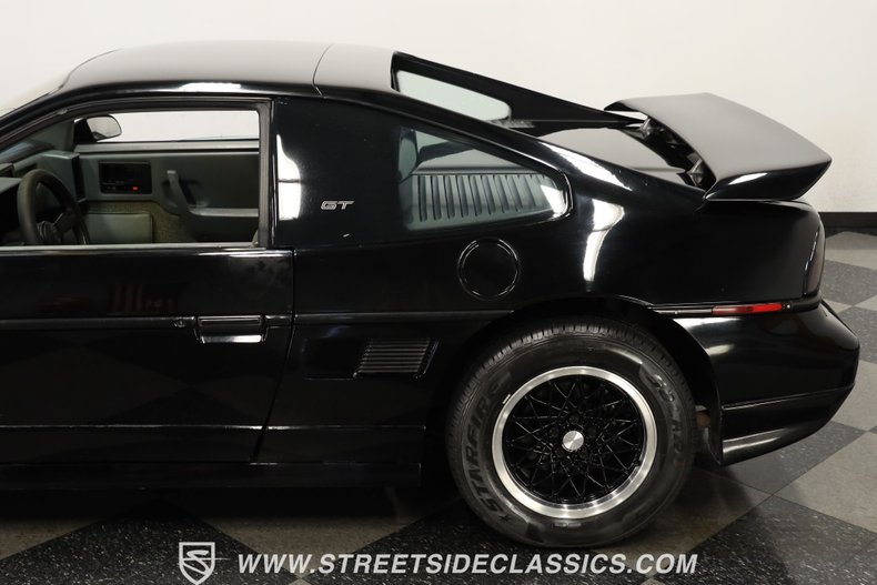 Pontiac-Fiero-1988-Black-Gray-32