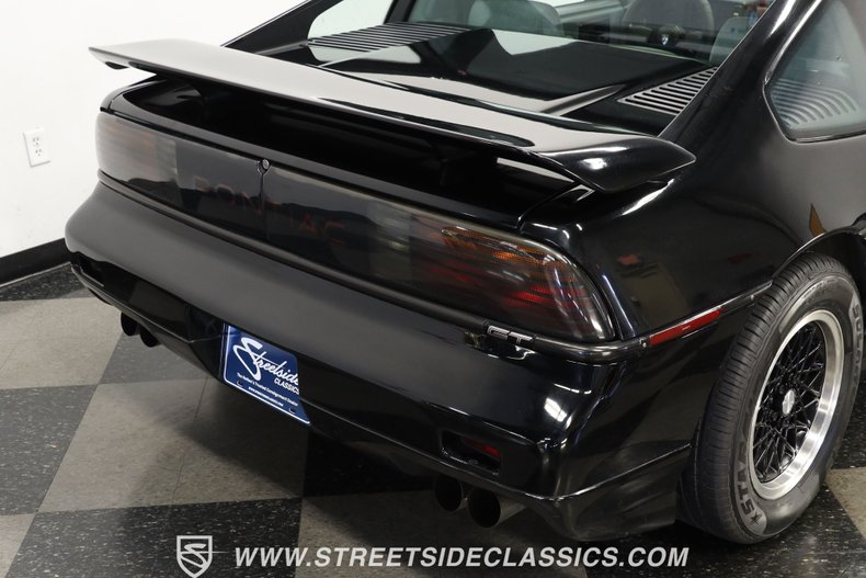 Pontiac-Fiero-1988-Black-Gray-33