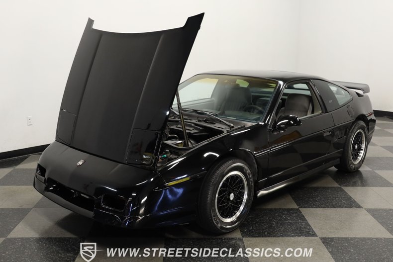 Pontiac-Fiero-1988-Black-Gray-37