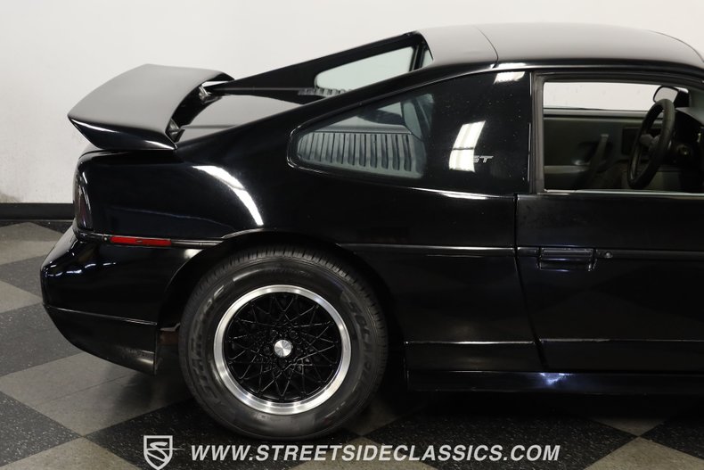 Pontiac-Fiero-1988-Black-Gray-4