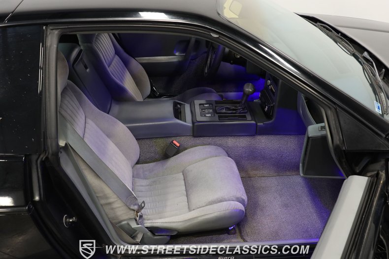 Pontiac-Fiero-1988-Black-Gray-6