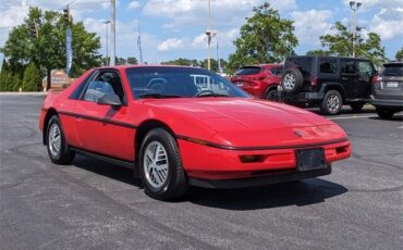 Pontiac-Fiero-1988-Coupe-1