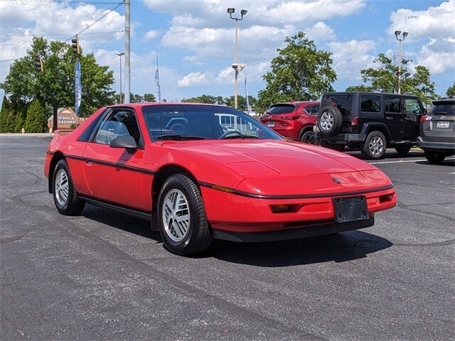 Pontiac-Fiero-1988-Coupe-1