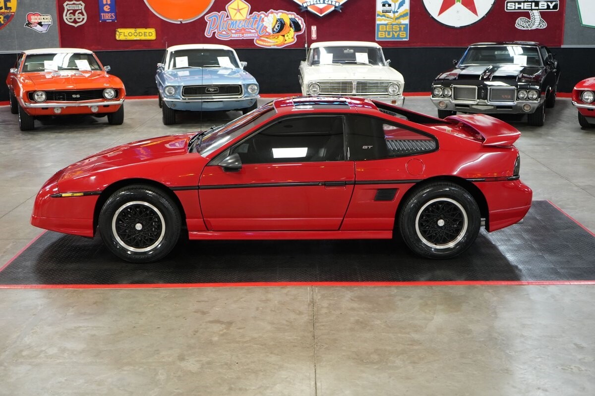 Pontiac-Fiero-1988-Coupe-10