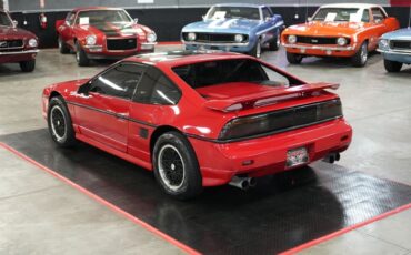Pontiac-Fiero-1988-Coupe-12