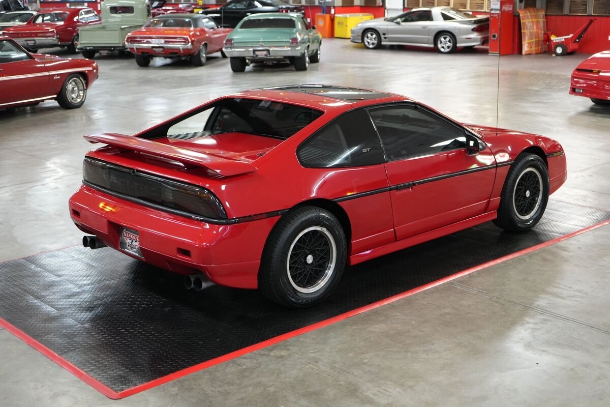 Pontiac-Fiero-1988-Coupe-14