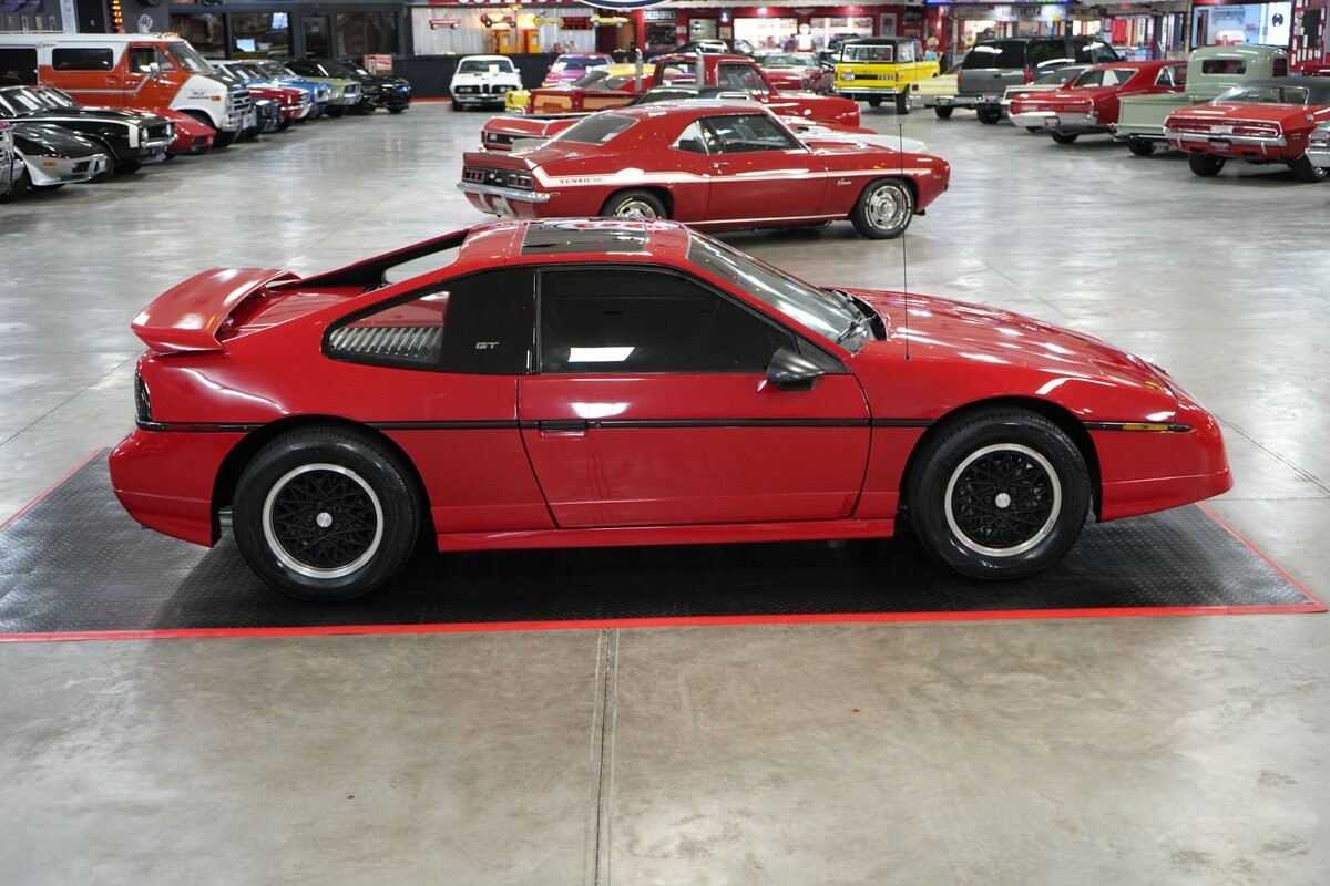 Pontiac-Fiero-1988-Coupe-15