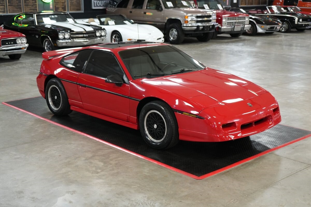 Pontiac-Fiero-1988-Coupe-16