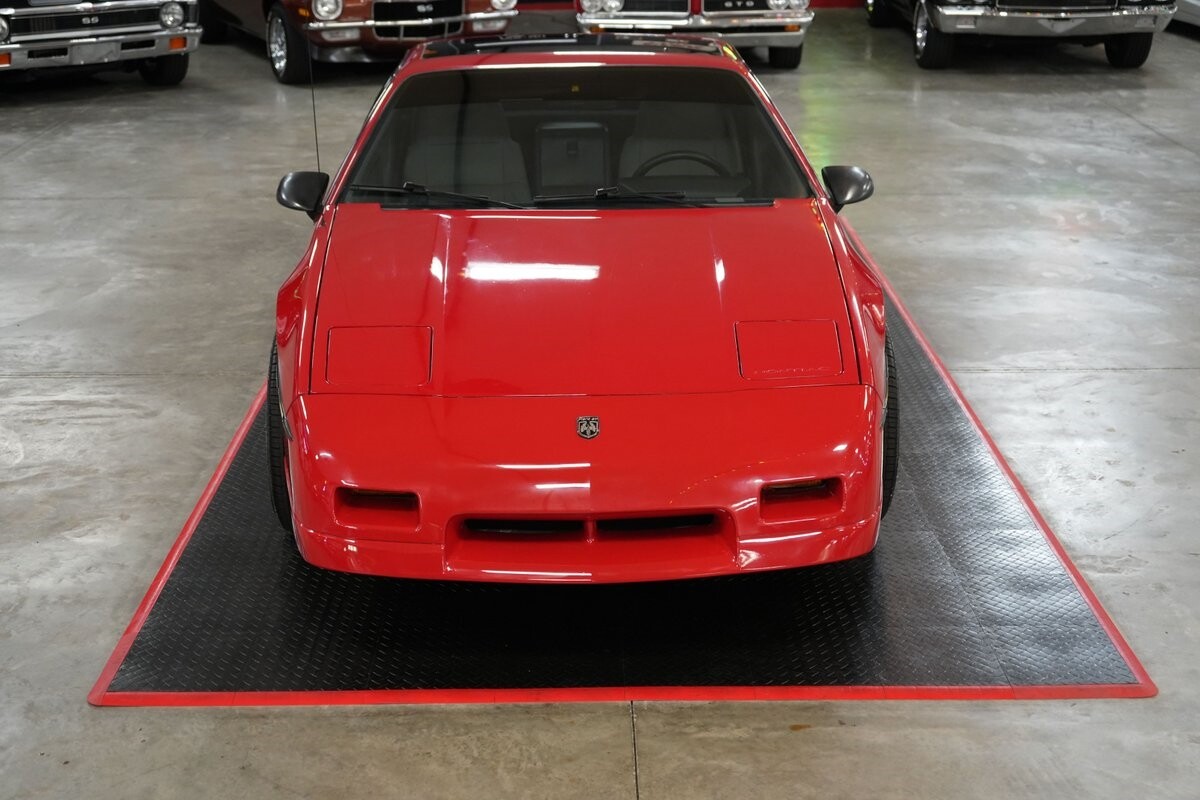Pontiac-Fiero-1988-Coupe-17