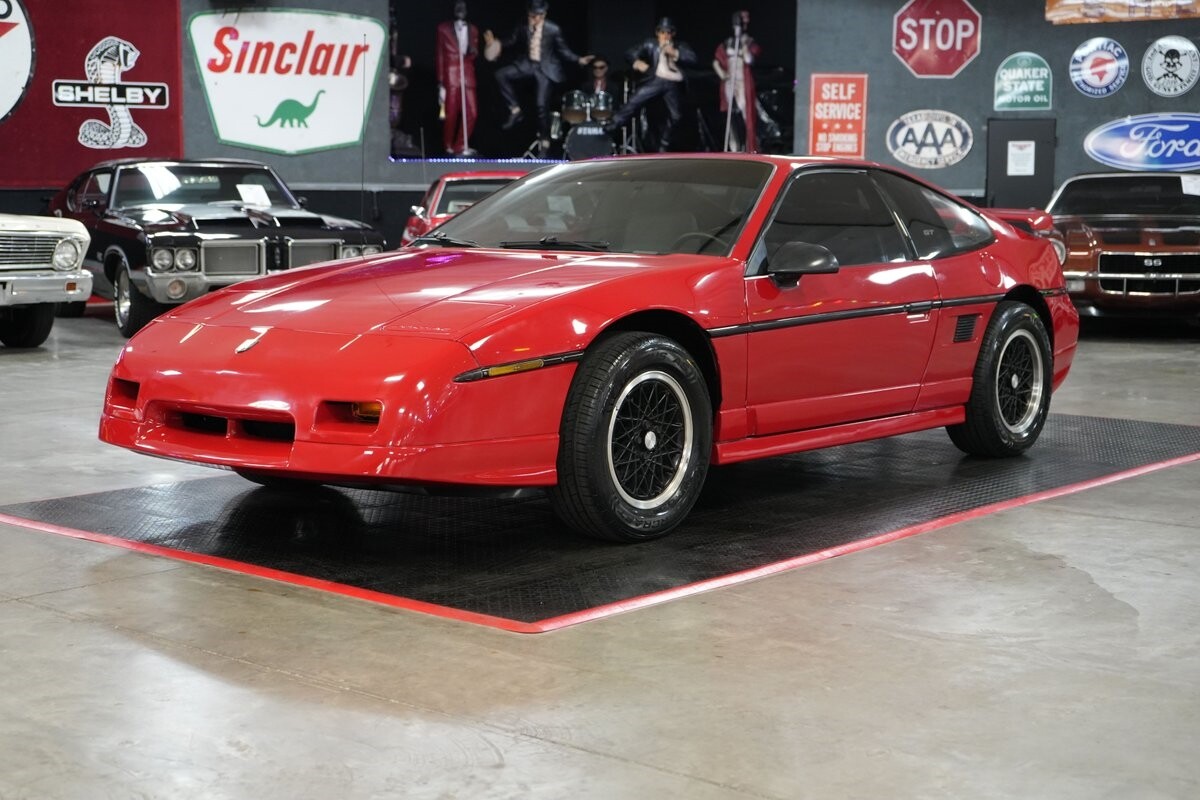 Pontiac-Fiero-1988-Coupe-18