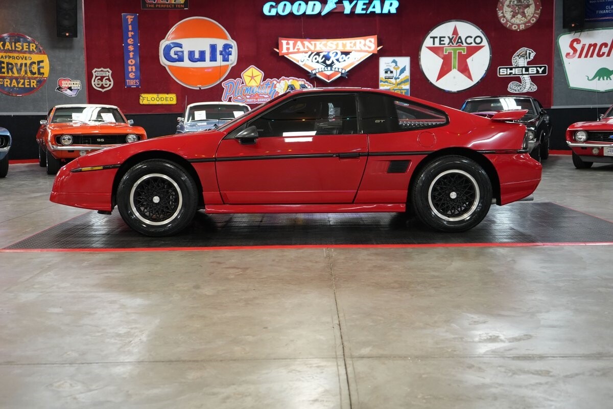 Pontiac-Fiero-1988-Coupe-19