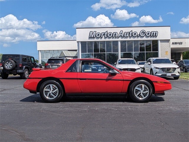Pontiac-Fiero-1988-Coupe-2
