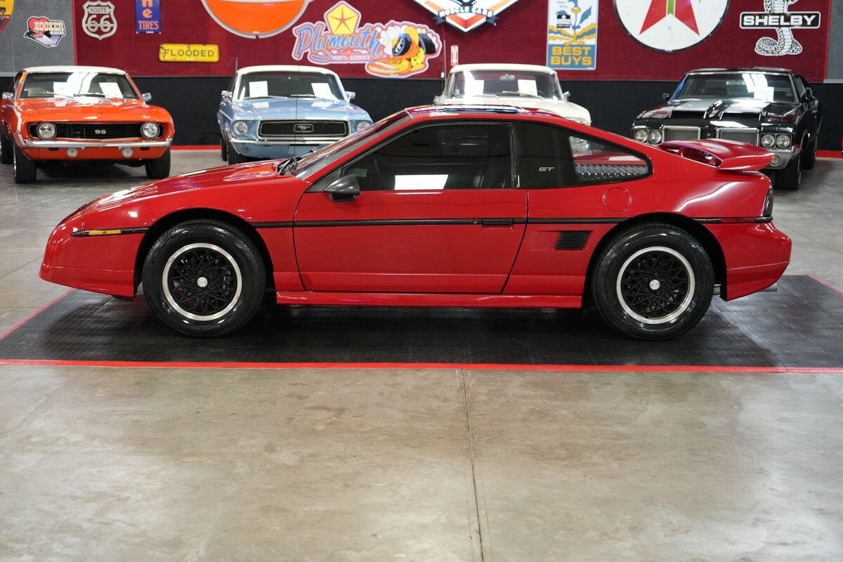 Pontiac-Fiero-1988-Coupe-2