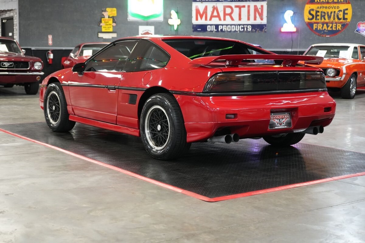 Pontiac-Fiero-1988-Coupe-20