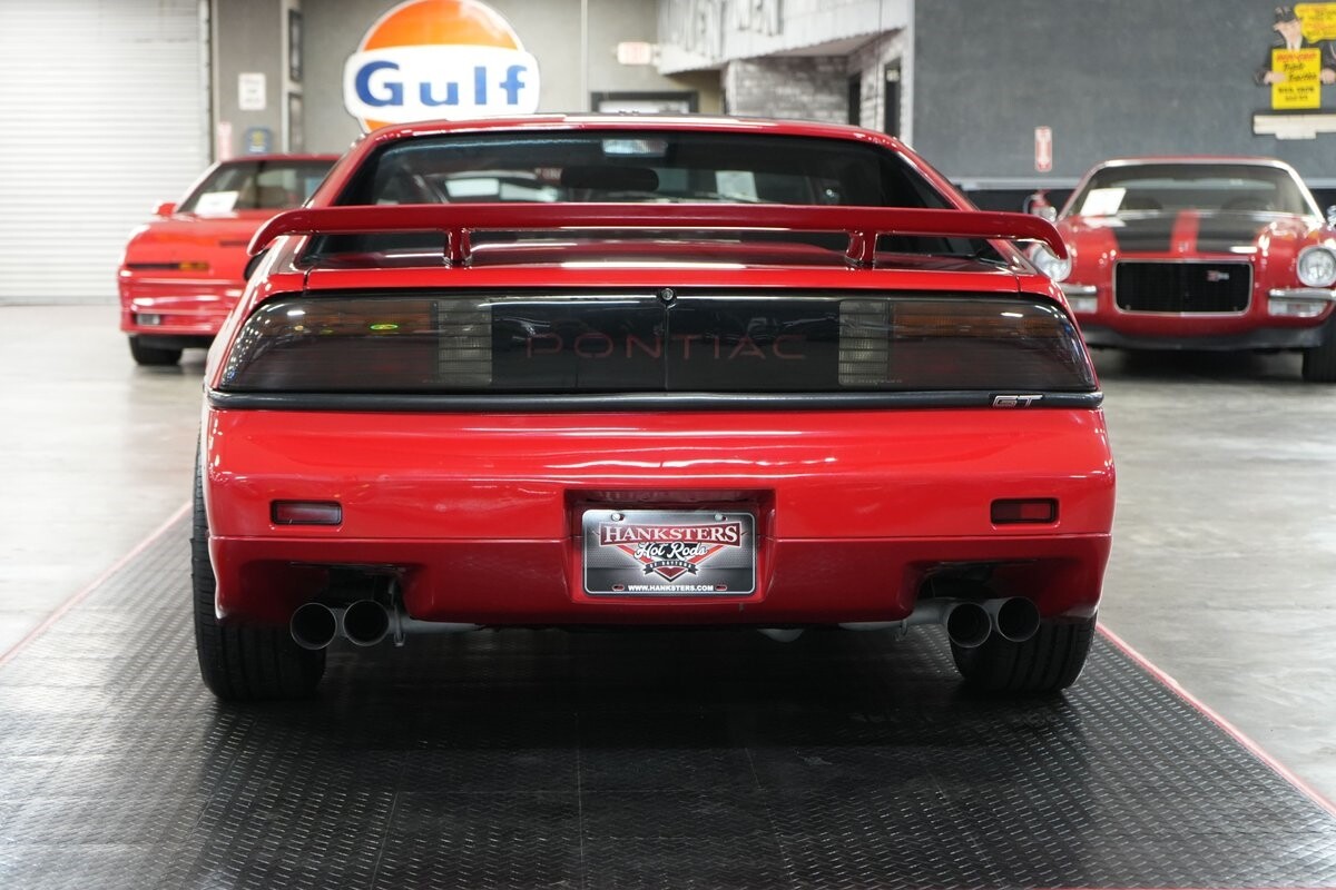 Pontiac-Fiero-1988-Coupe-21