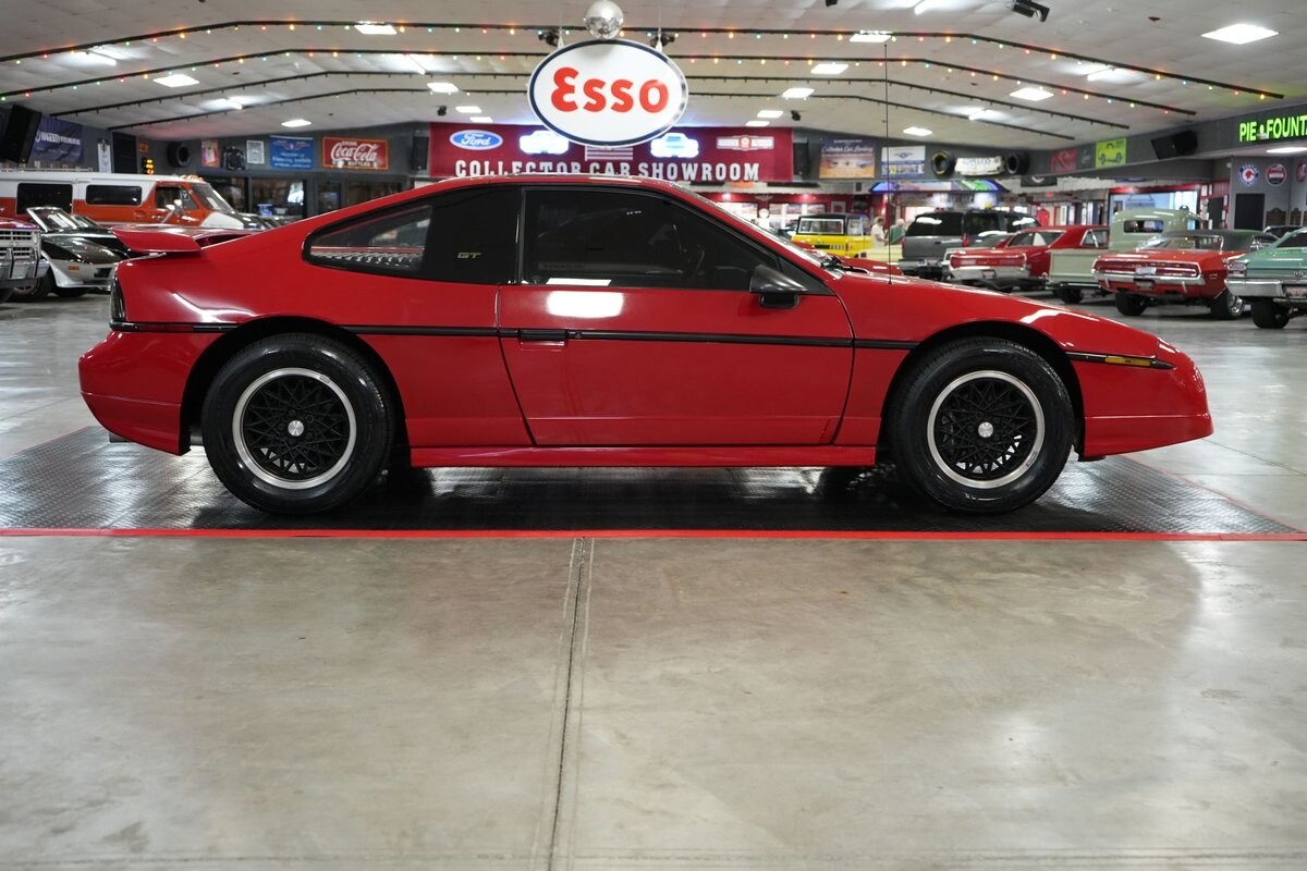 Pontiac-Fiero-1988-Coupe-23