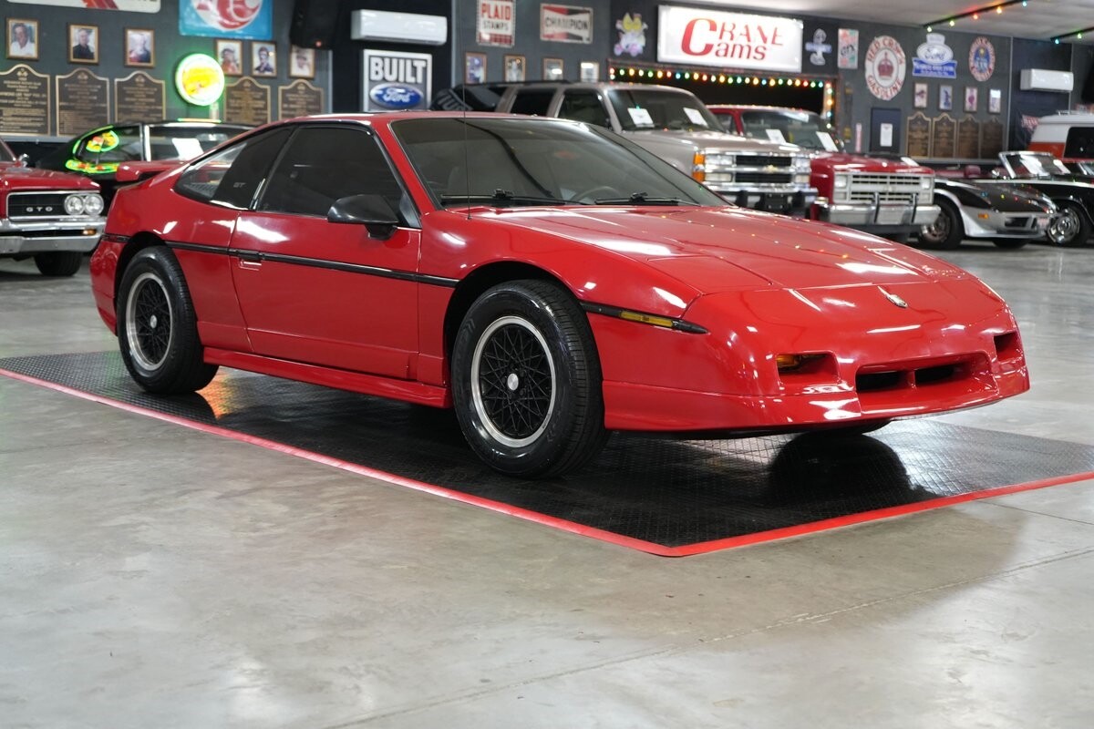 Pontiac-Fiero-1988-Coupe-24