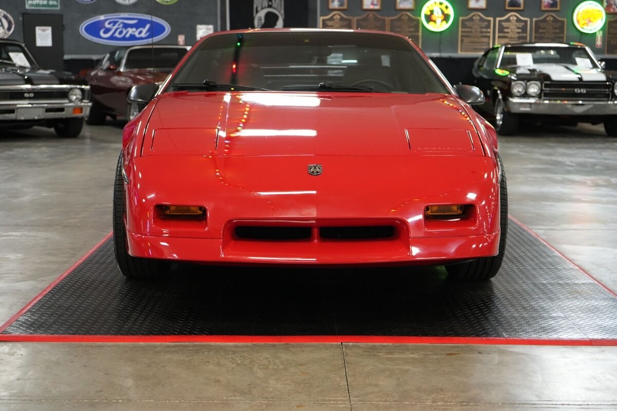 Pontiac-Fiero-1988-Coupe-25
