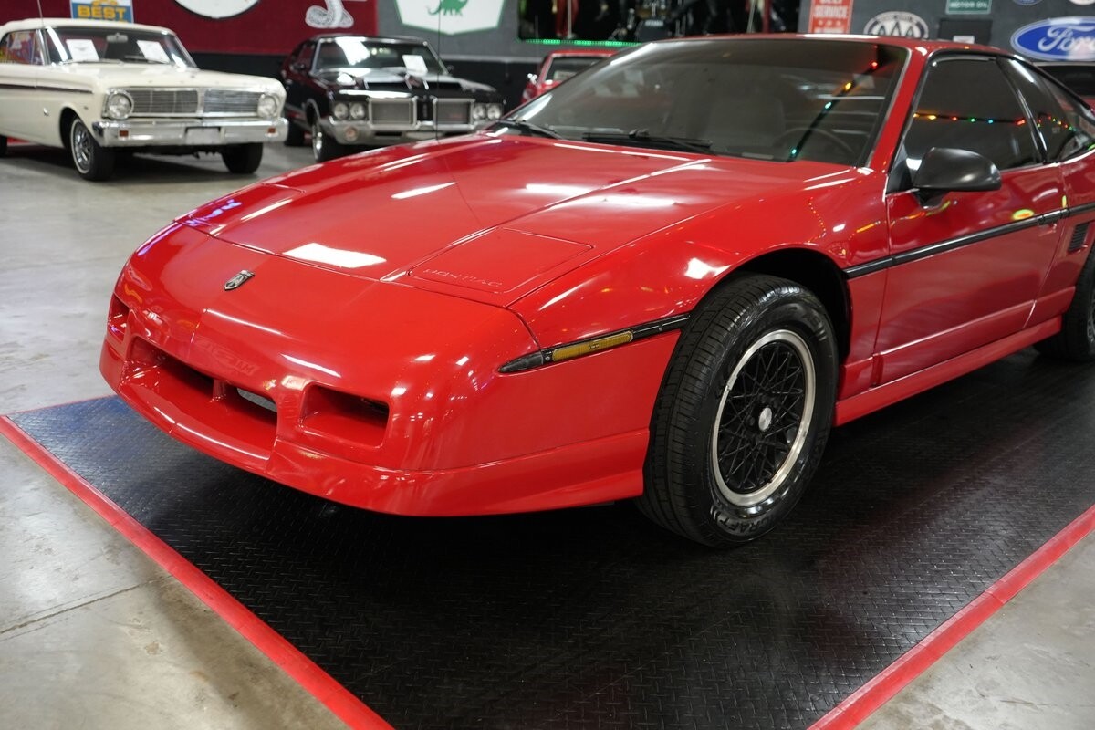 Pontiac-Fiero-1988-Coupe-26
