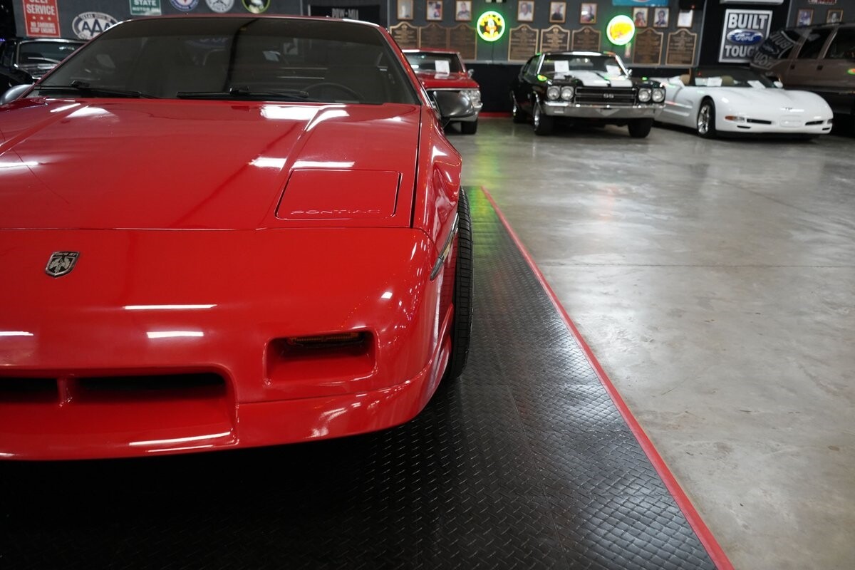 Pontiac-Fiero-1988-Coupe-27