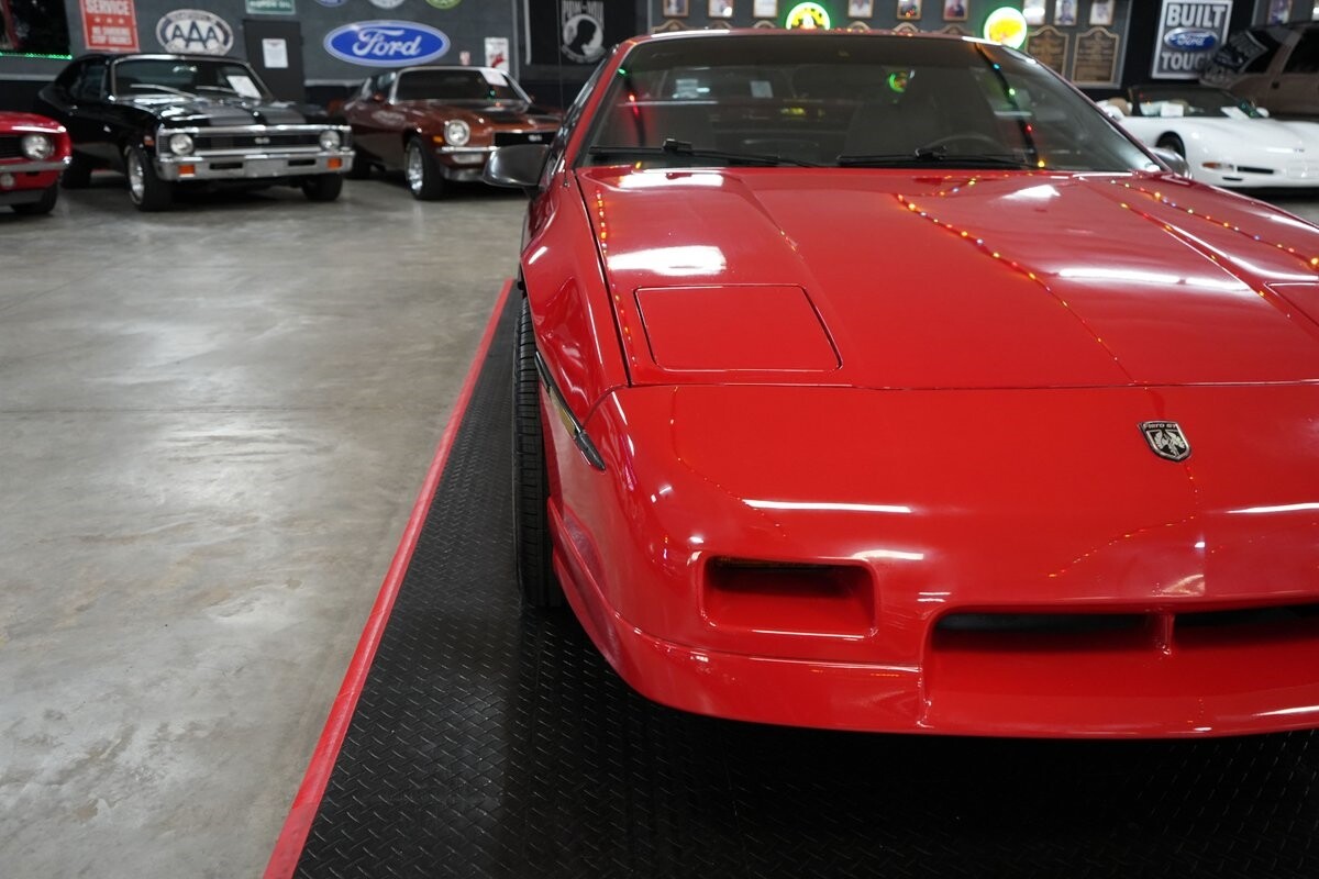 Pontiac-Fiero-1988-Coupe-28