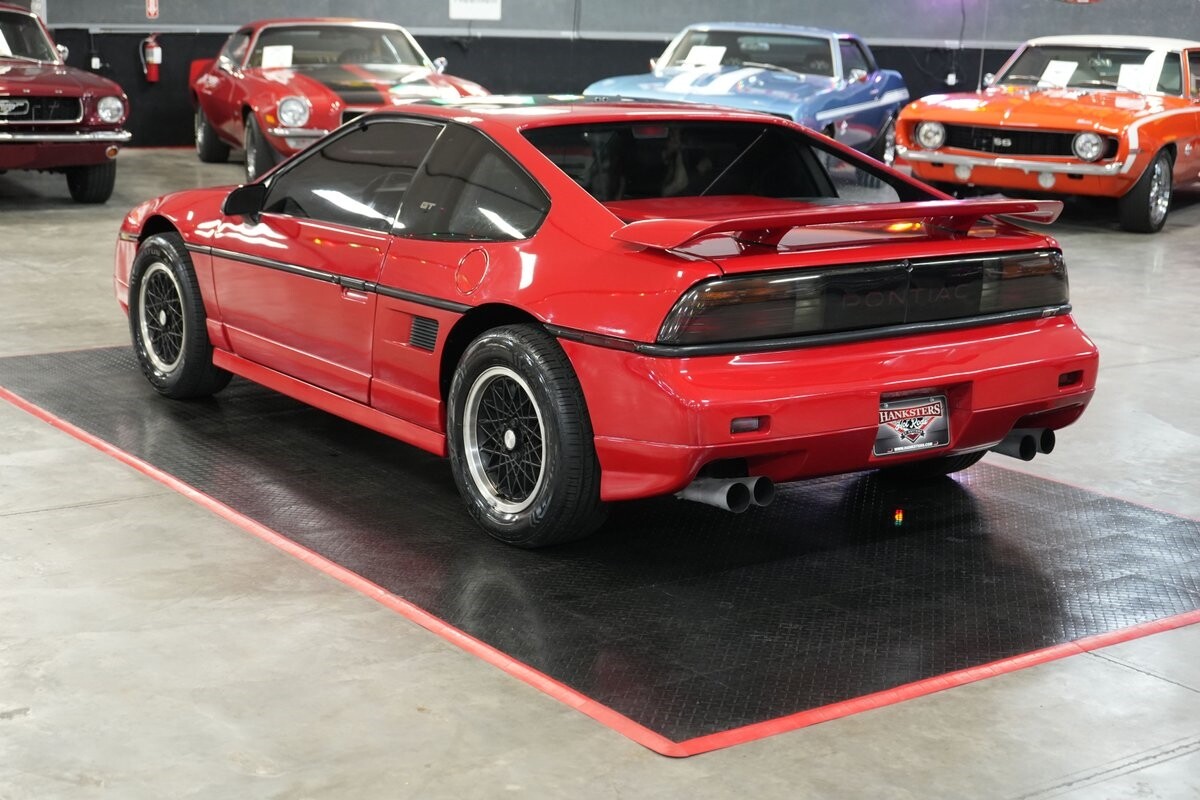Pontiac-Fiero-1988-Coupe-3