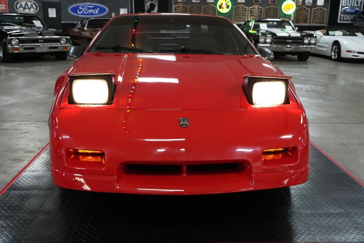 Pontiac-Fiero-1988-Coupe-31