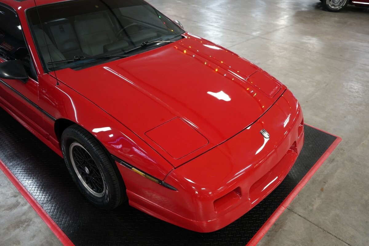 Pontiac-Fiero-1988-Coupe-33