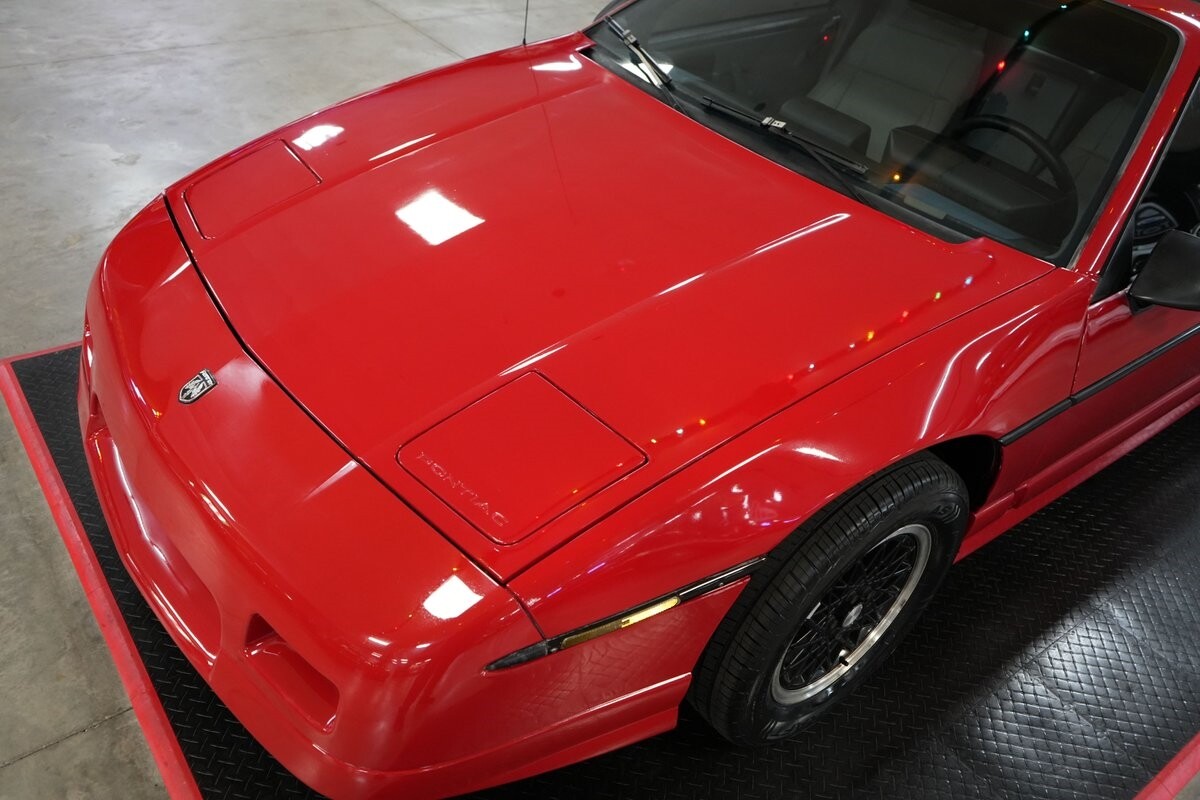 Pontiac-Fiero-1988-Coupe-34