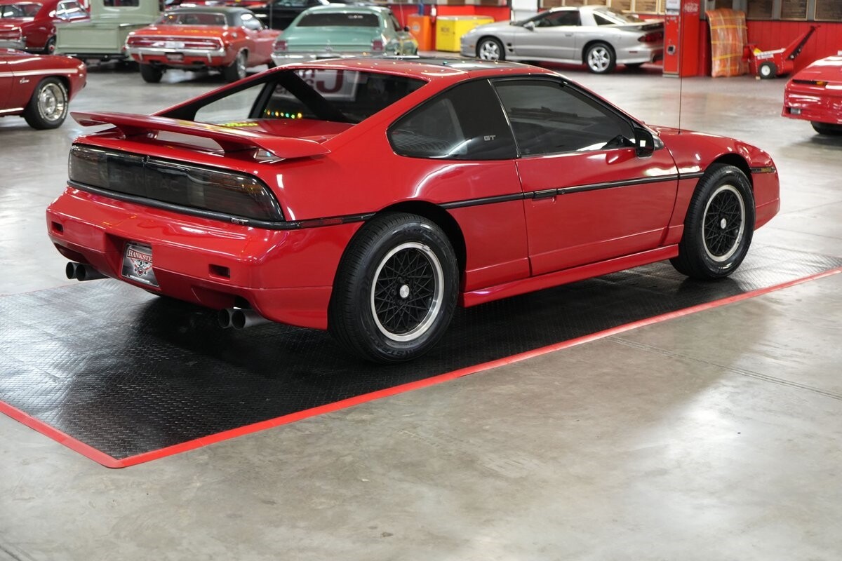 Pontiac-Fiero-1988-Coupe-5
