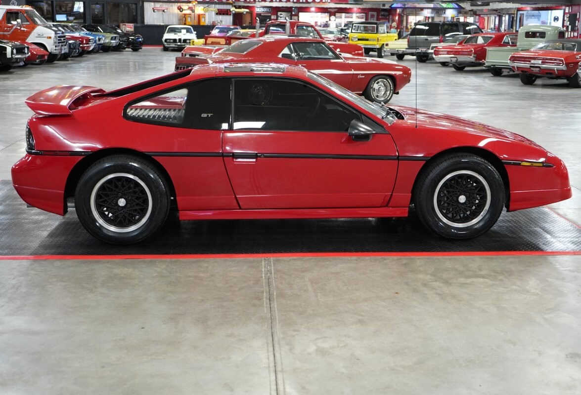 Pontiac-Fiero-1988-Coupe-6