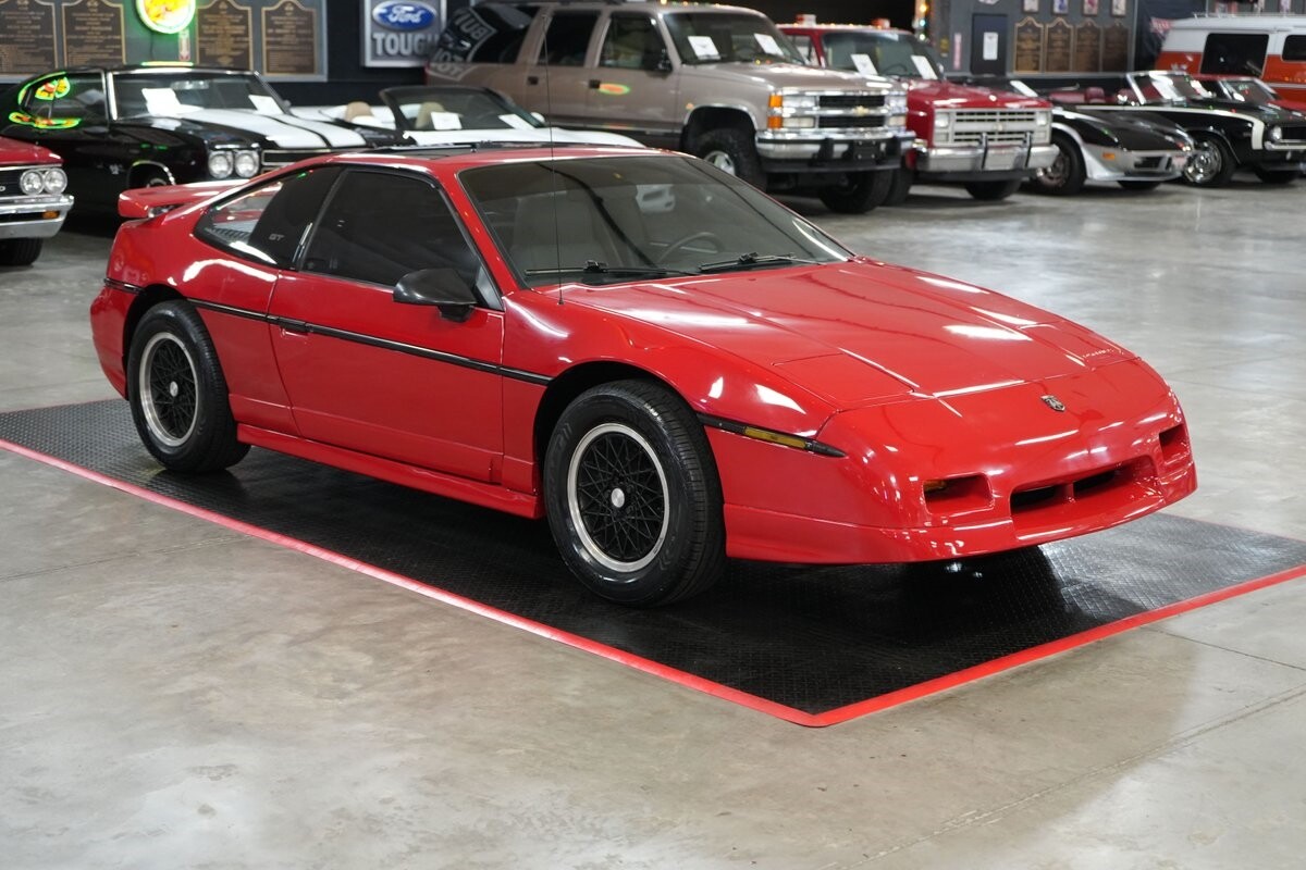 Pontiac-Fiero-1988-Coupe-7