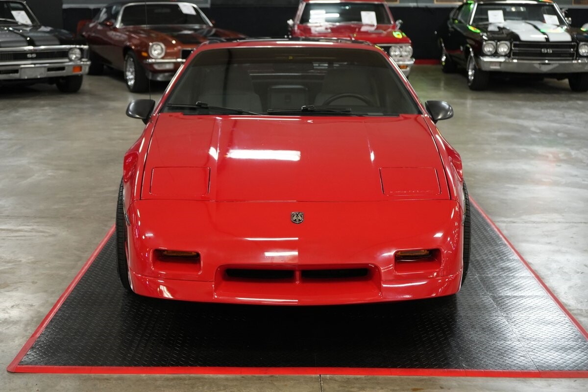 Pontiac-Fiero-1988-Coupe-8