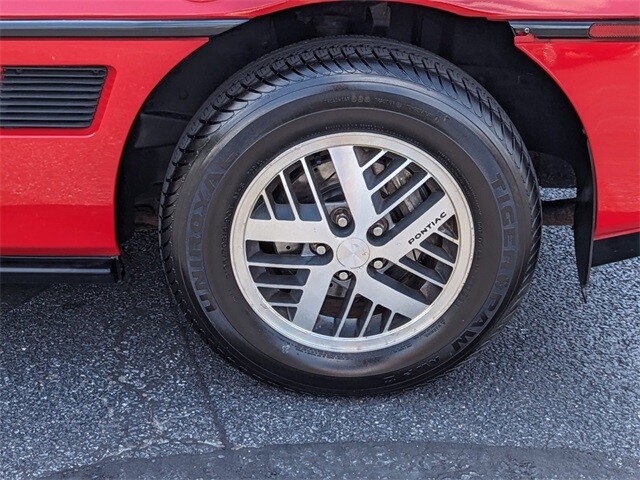 Pontiac-Fiero-1988-Coupe-9