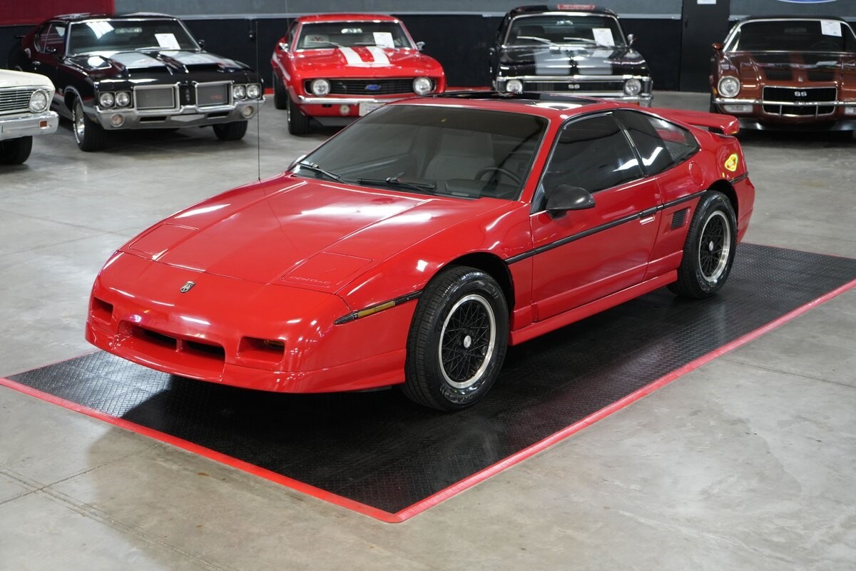 Pontiac-Fiero-1988-Coupe-9