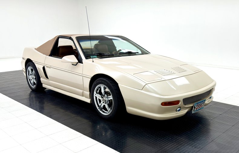 Pontiac-Fiero-1988-Pearl-White-Saddle-11