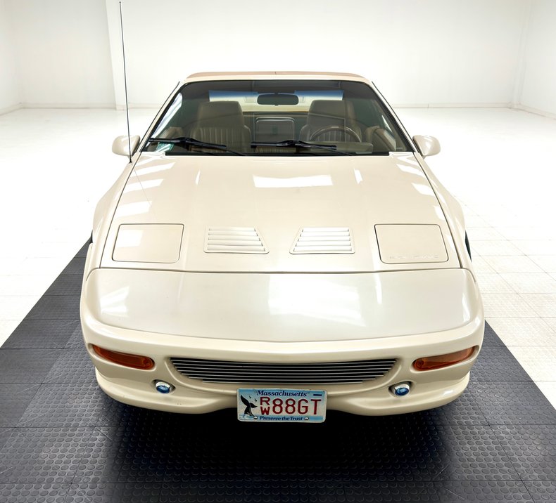 Pontiac-Fiero-1988-Pearl-White-Saddle-12