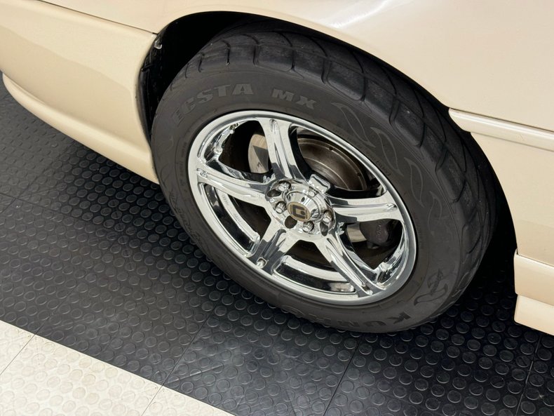 Pontiac-Fiero-1988-Pearl-White-Saddle-15
