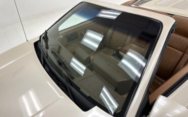 Pontiac-Fiero-1988-Pearl-White-Saddle-16