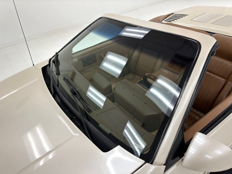 Pontiac-Fiero-1988-Pearl-White-Saddle-16