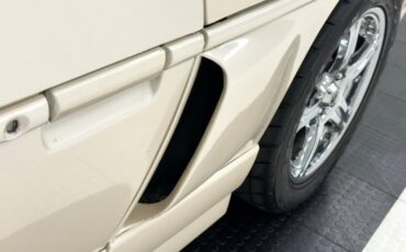 Pontiac-Fiero-1988-Pearl-White-Saddle-17