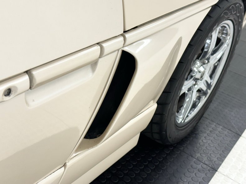 Pontiac-Fiero-1988-Pearl-White-Saddle-17