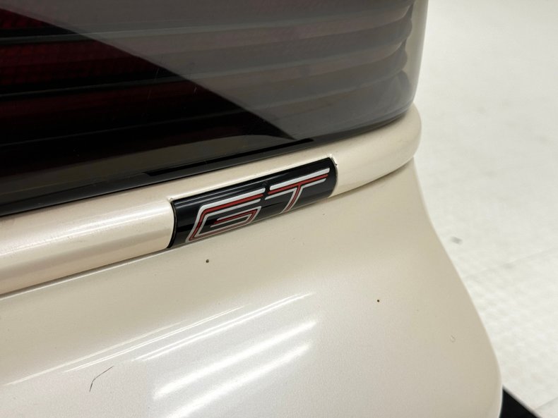 Pontiac-Fiero-1988-Pearl-White-Saddle-21