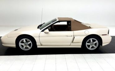 Pontiac-Fiero-1988-Pearl-White-Saddle-3