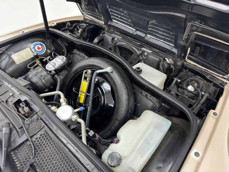 Pontiac-Fiero-1988-Pearl-White-Saddle-30